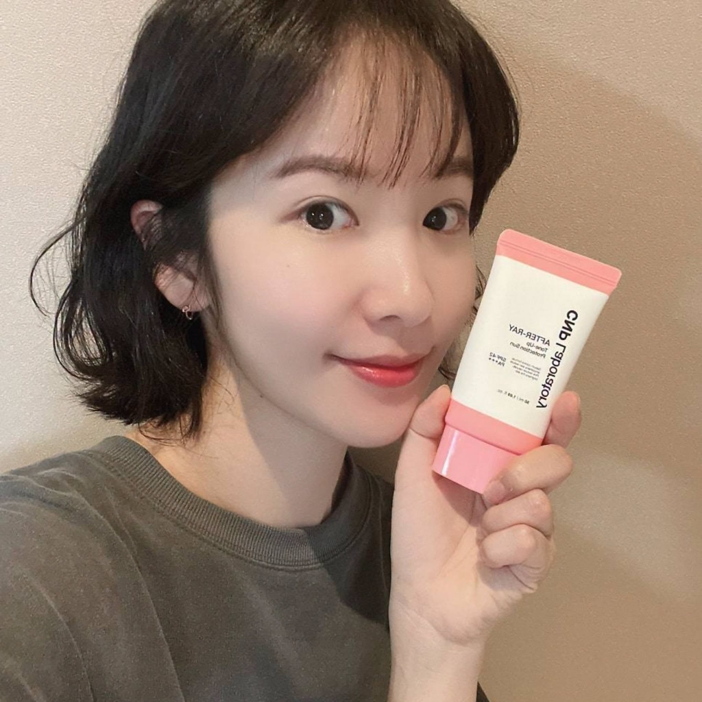 Kem Chống Nắng Nâng Tông CNP Laboratory Tone-Up Protection Sun SPF 42 PA+++