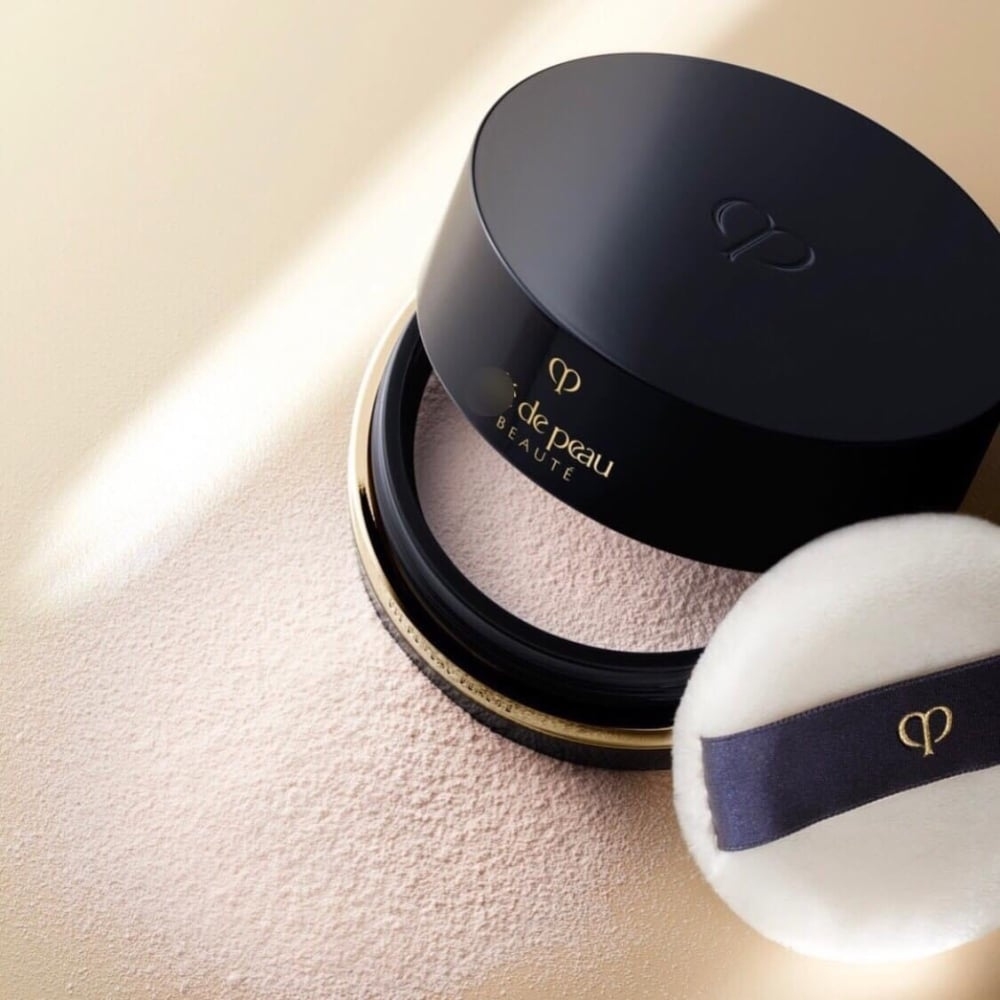 Phấn Phủ Bột Siêu Mịn Kiềm Dầu Cle De Peau Beaute Translucent Loose Powder - Tone 1 Light - 24g Fullbox - Hàng Duty
