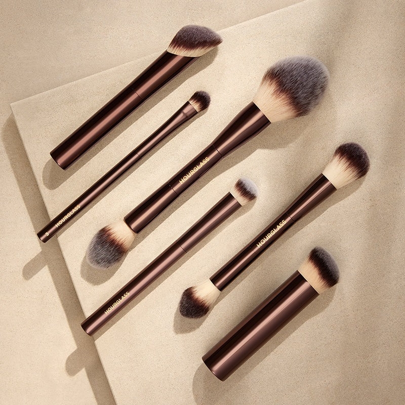 Cọ Tán Nền Hourglass Ambient Soft Glow Foundation Brush - Hàng Duty