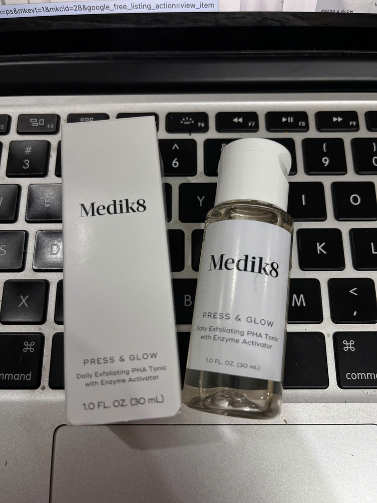 Nước Hoa Hồng Tẩy Tế Bào Chết Dịu Nhẹ Medik8 Press Glow 30ml - Fullbox Hàng US