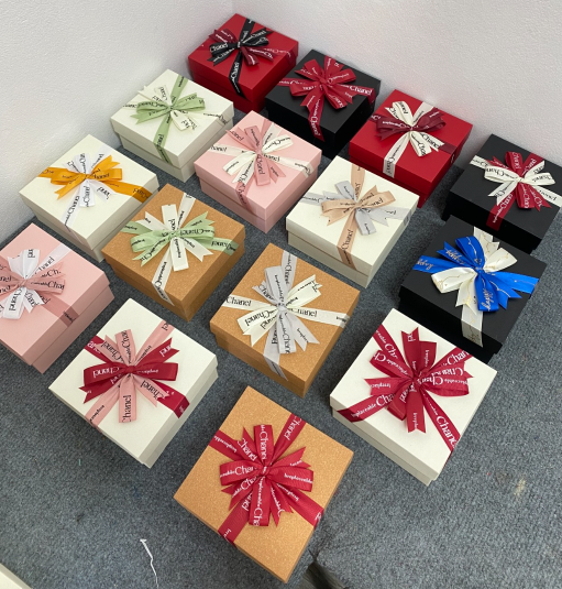 Hộp quà nhỏ không hoa (14x14x7cm) - Random Lan & Nơ