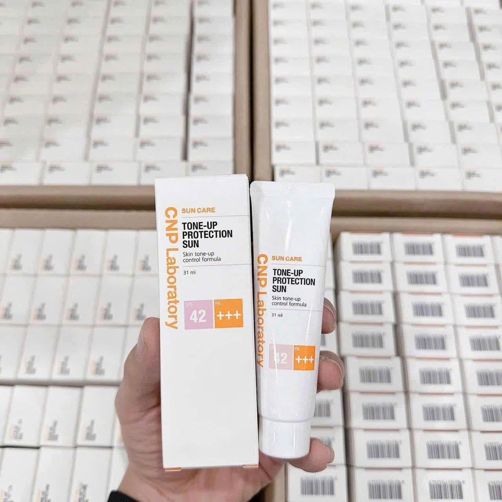 Kem Chống Nắng Nâng Tông CNP Laboratory Tone-Up Protection Sun SPF 42 PA+++