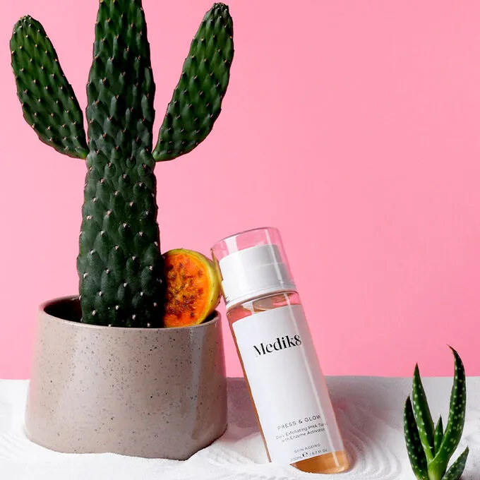 Nước Hoa Hồng Tẩy Tế Bào Chết Dịu Nhẹ Medik8 Press Glow 30ml - Fullbox Hàng US