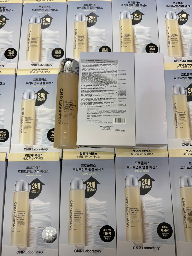 Nước Thần Keo Ong Phục Hồi Da CNP Laboratory Treatment Ampule Essence