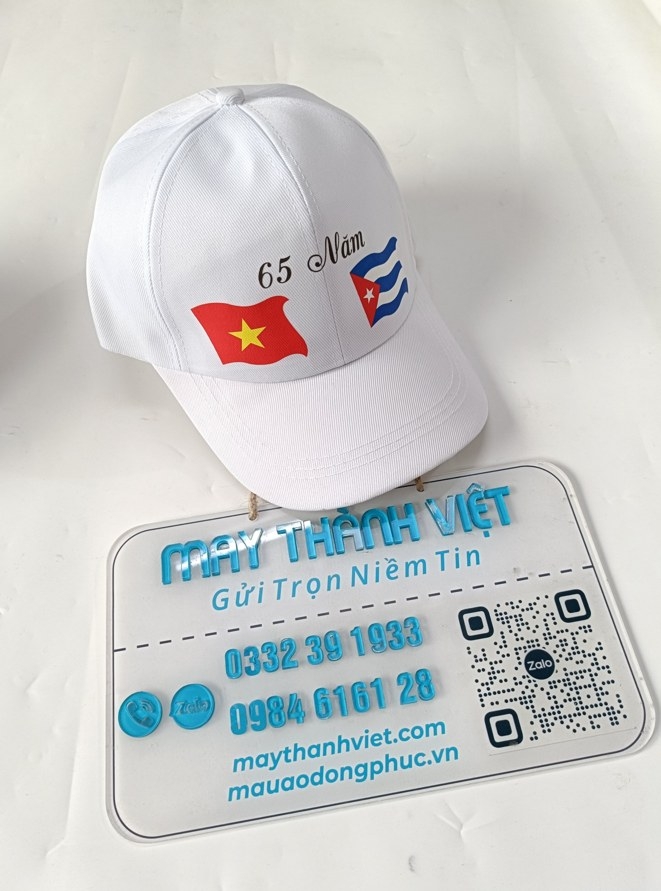Đặt nón đồng phục