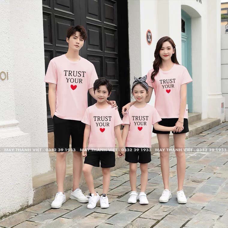 Áo Thun Đồng Phục Gia Đình Giá Rẻ Tại Bình Phước Màu hồng- Đồng Phục May Thành Việt