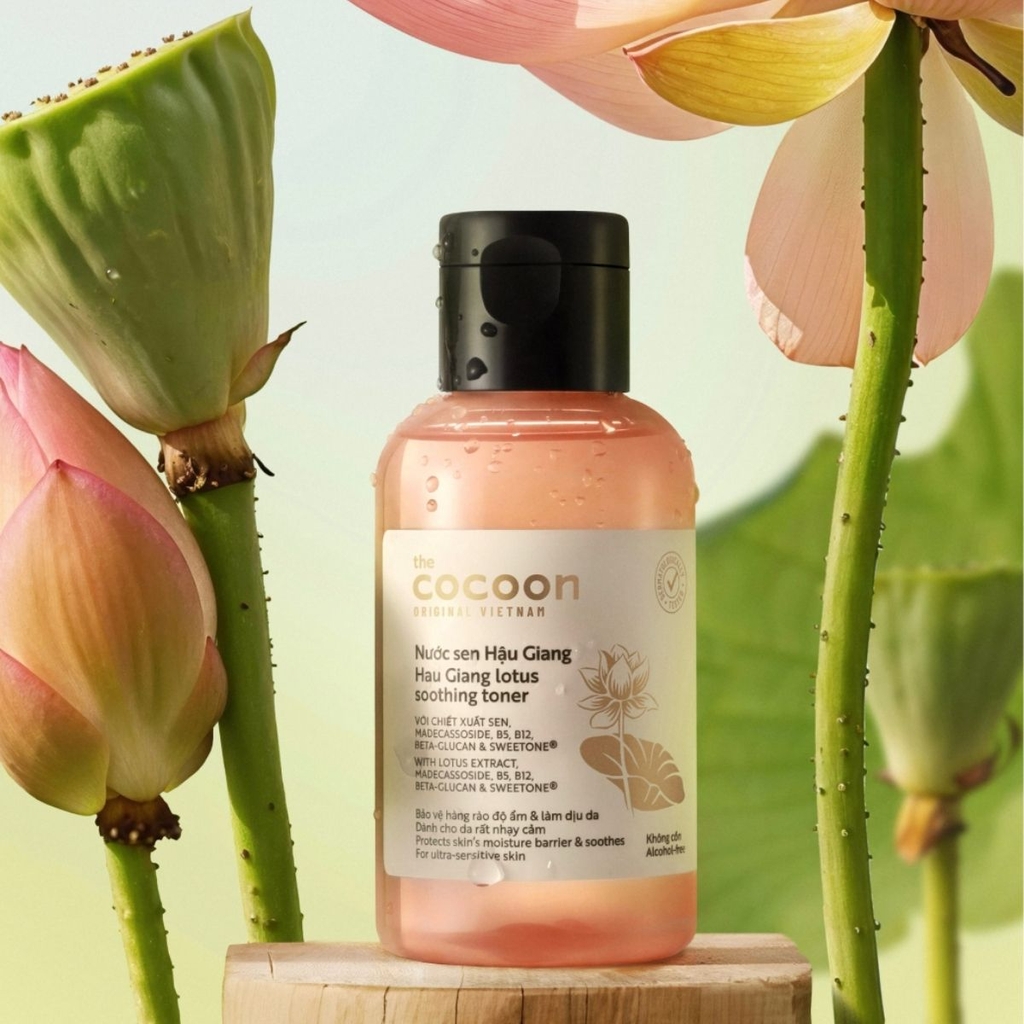 Toner Cocoon Sen Hậu Giang Làm Dịu Phục Hồi Đa Nhiệm Cho Da Nhạy Cảm