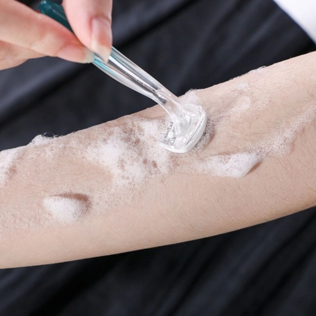 Combo 2 Món 1 Gel Dưỡng Ẩm Lô Hội Arumore 300ml + Set 2 Dao Cạo Vùng Bikini Kai Dưỡng Ẩm Mịn Màng