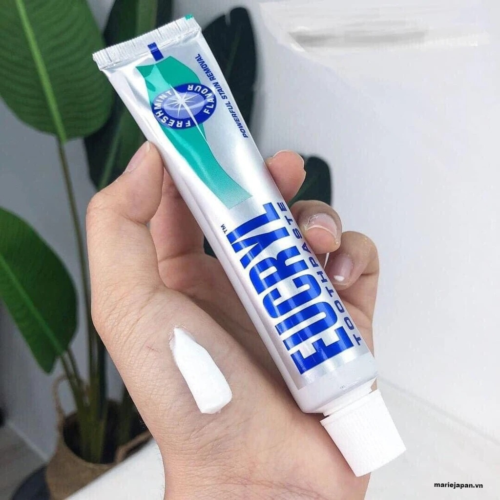 Kem Đánh Răng Eucryl Trắng Răng An Toàn Freshmint Toothpaste 62g