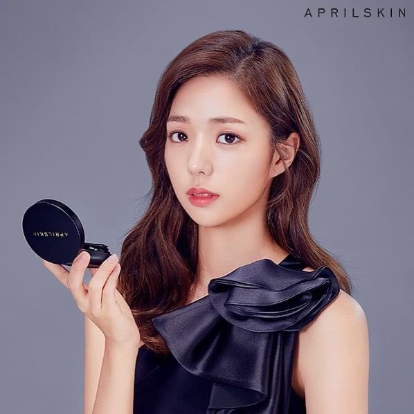 Phấn Nước April Skin Black Magic Snow Dưỡng Trắng Tạo Lớp Nền Hoàn Hảo Cushion 15g