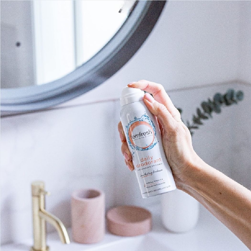 Xịt Khử Mùi Femfresh Deodorant Spray Thơm Mát Vùng Kín Lưu Hương 24h Anh 125ml