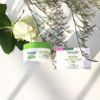 Kem Dưỡng Ẩm Phục Hồi Da Simple Vital Vitamin Cream Hủ 50ml