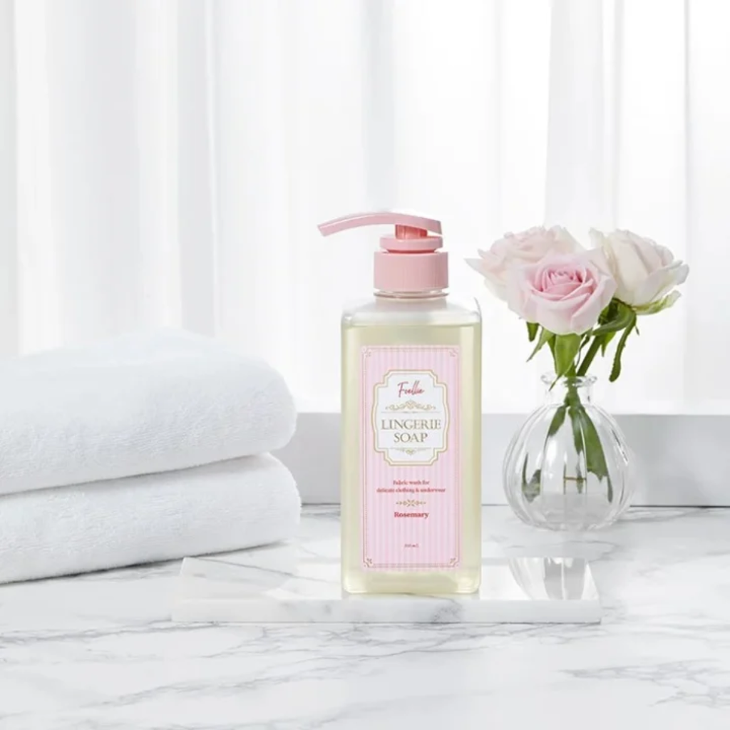 Nước Giặt Đồ Lót Foellie Lingerie Soap Cao Cấp Tẩy Ố Vàng Diệt Sạch Vi Khuẩn Hàn Quốc 500ml