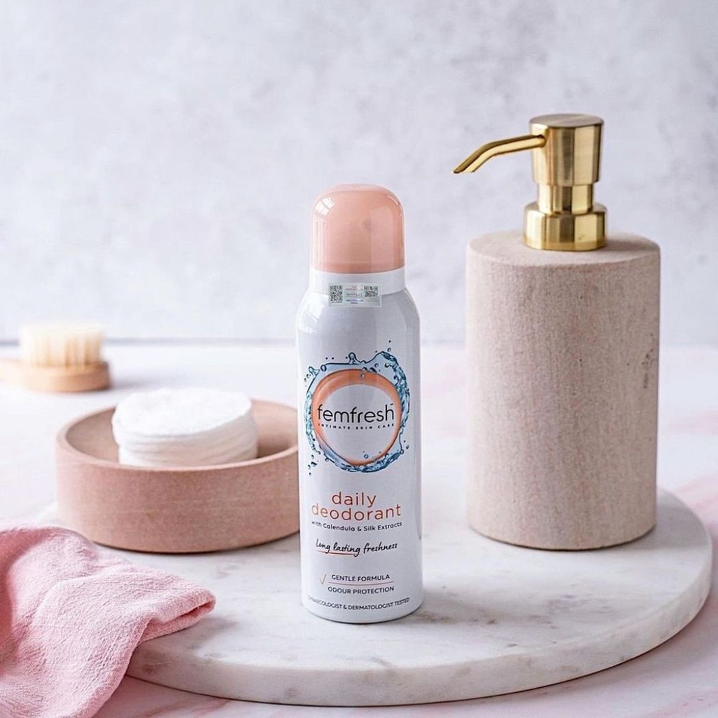 Xịt Khử Mùi Femfresh Deodorant Spray Thơm Mát Vùng Kín Lưu Hương 24h Anh 125ml