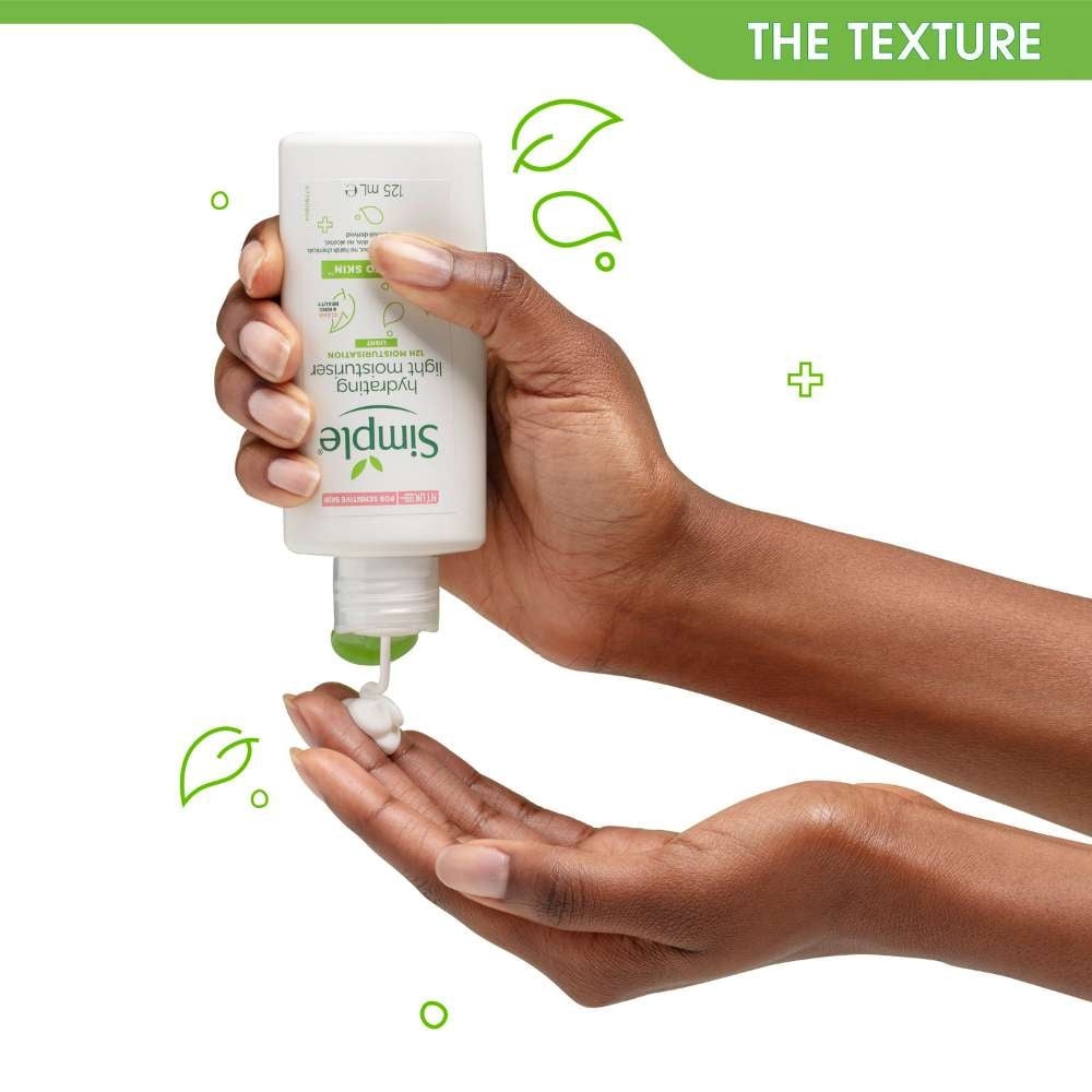 Kem Dưỡng Ẩm Da Dầu Nhạy Cảm Simple Hydrating Moisturiser 125ml