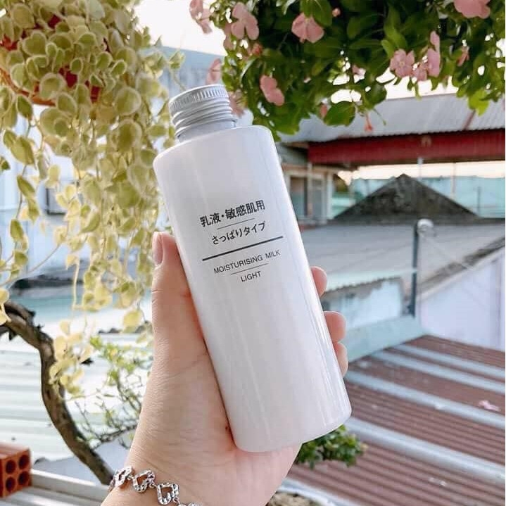 Sữa Dưỡng Trắng Muji Da Dầu Moisturing Milk Light Nhật 200ml