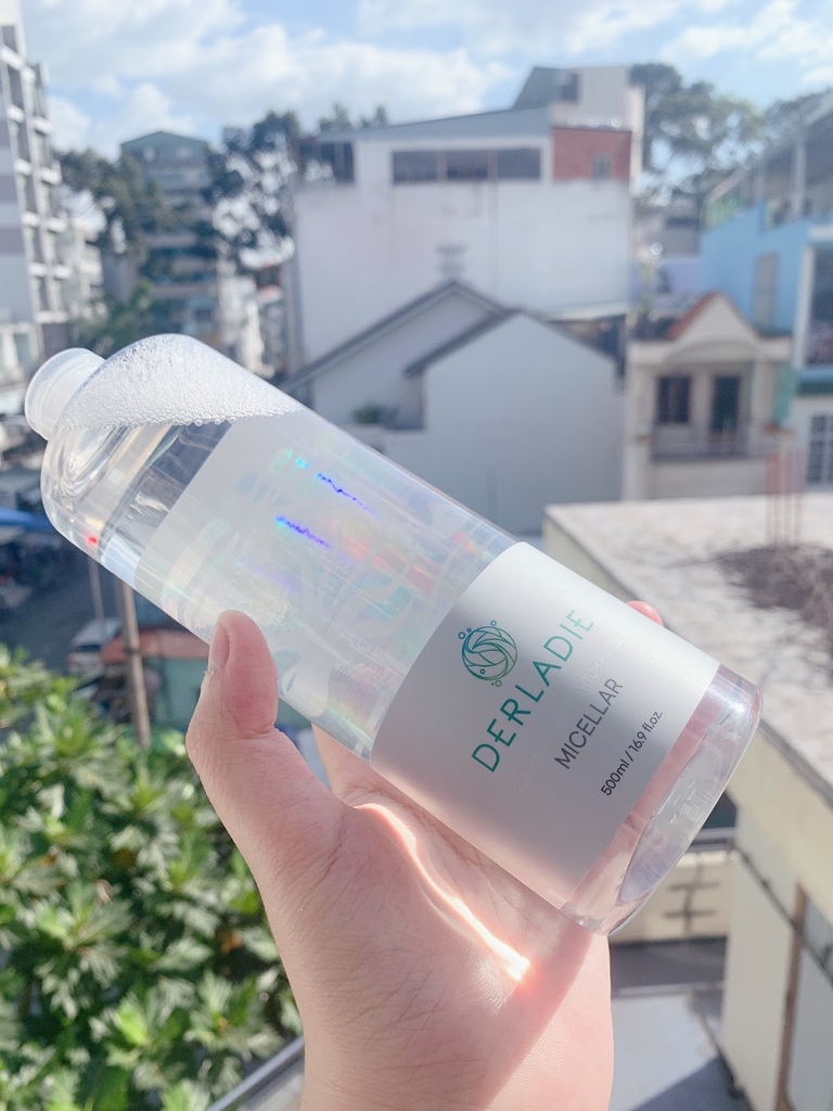 Nước Tẩy Trang Derladie Micellar Cleansing Water With Hazel Chai 500ml