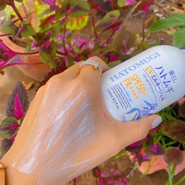 Dưỡng Thể Hatomugi The UV Milky Gel SPF50 Chai 250ml