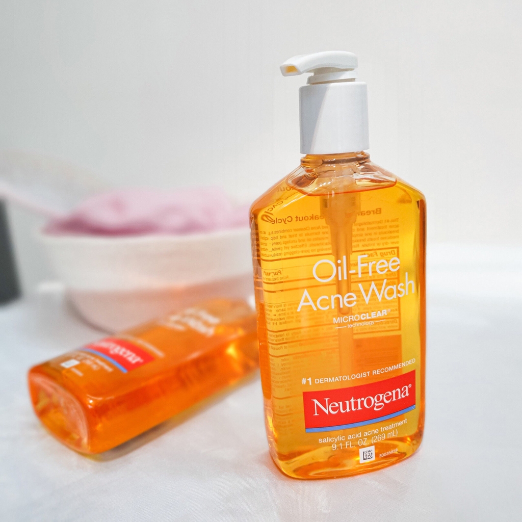 Sữa Rửa Mặt Neutrogena Oil Free Làm Sạch Sâu Kiểm Soát Bã Nhờn Acne Wash USA