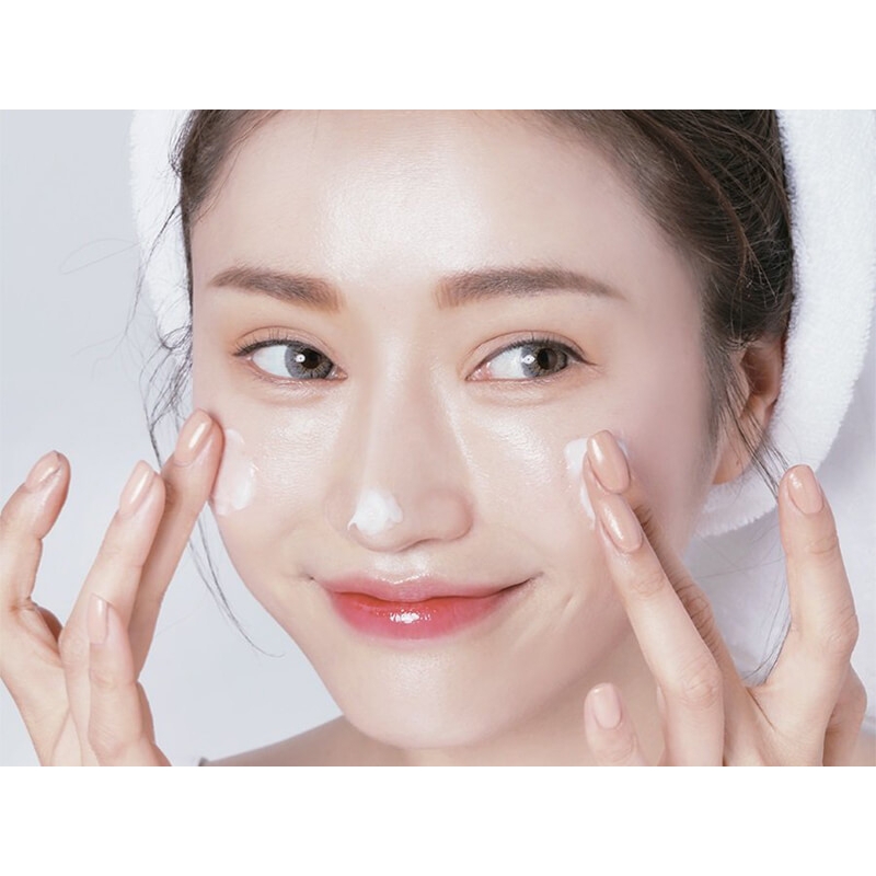 Kem Dưỡng Bielenda Nâng Cơ Trẻ Hóa Làm Mờ Nếp Nhăn Neuro Retinol 50ml