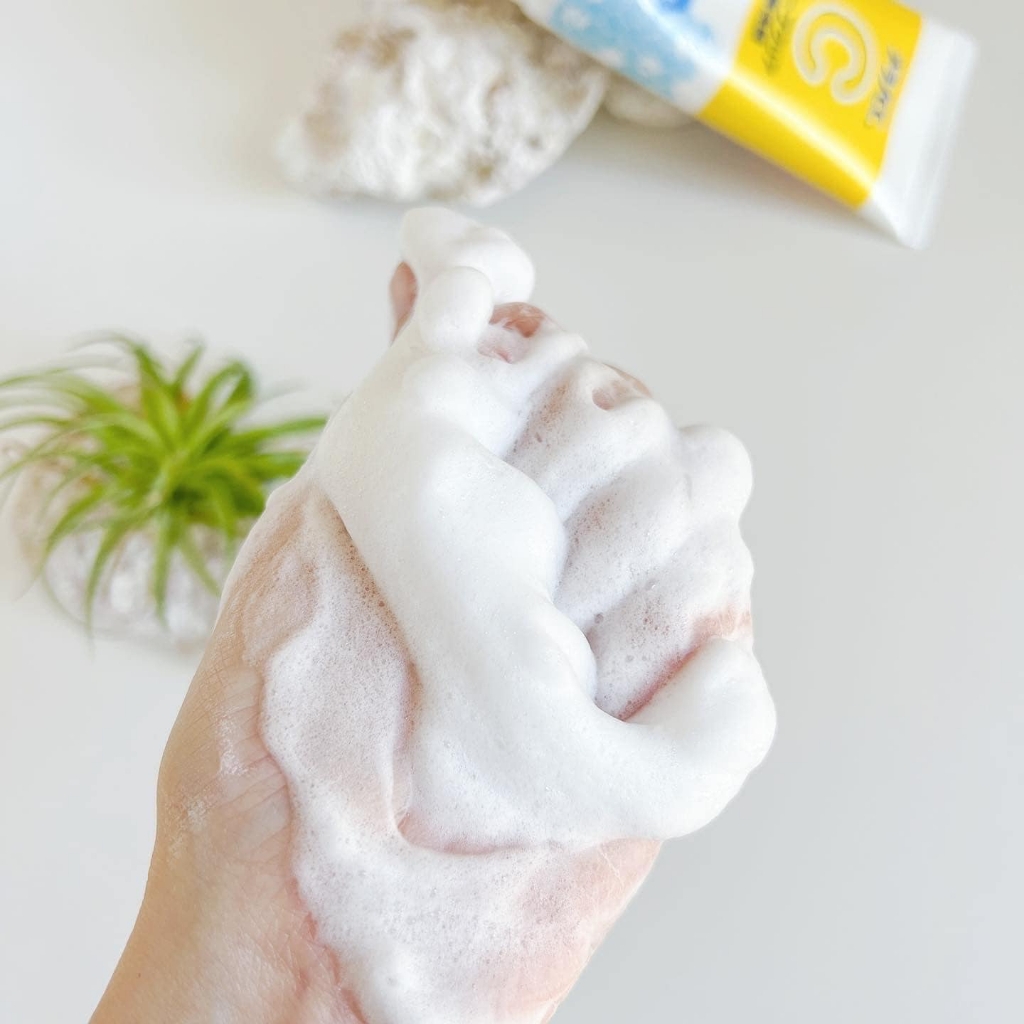 Sữa Rửa Mặt Melano CC Dưỡng Trắng Da Mờ Thâm Nám Nhật Bản 130g