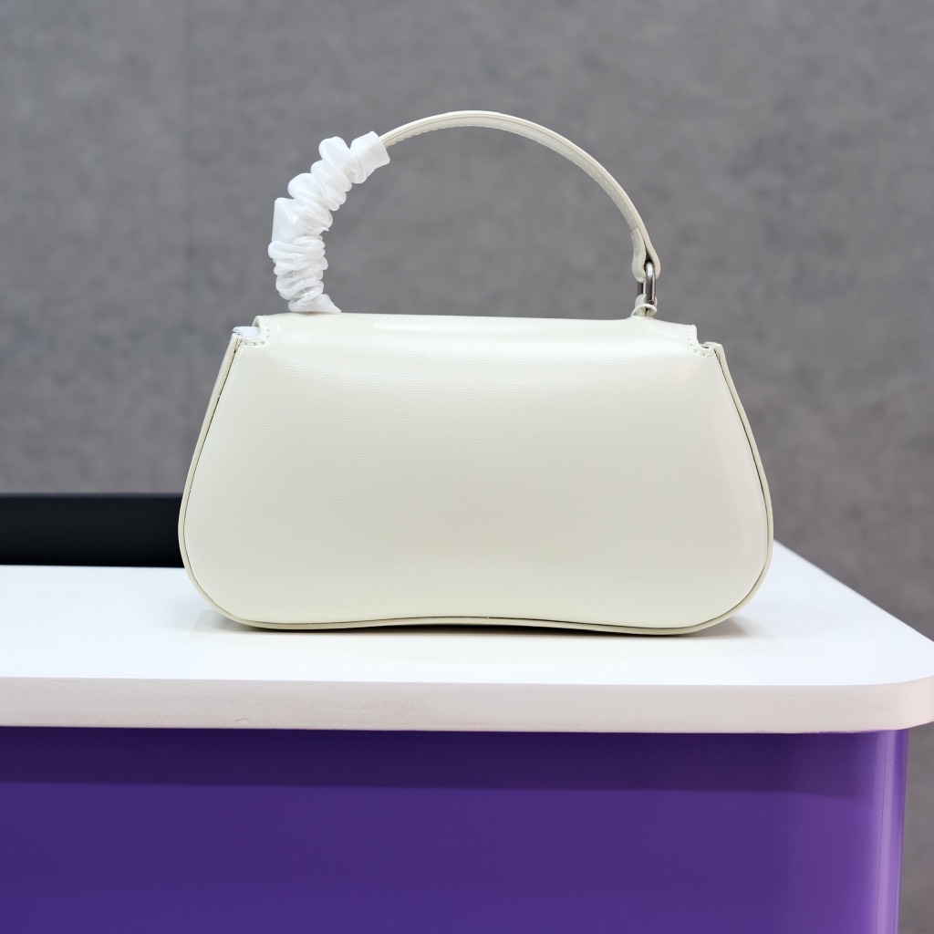 Túi Xách Celine Lola 2025 Da Bê Size 21cm