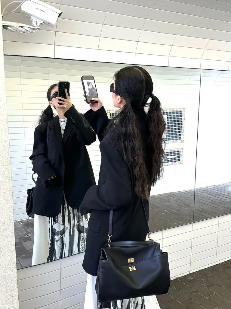 Túi Xách Balenciaga Rodeo Handbag Remake Korea Màu Đen Khoá Vàng