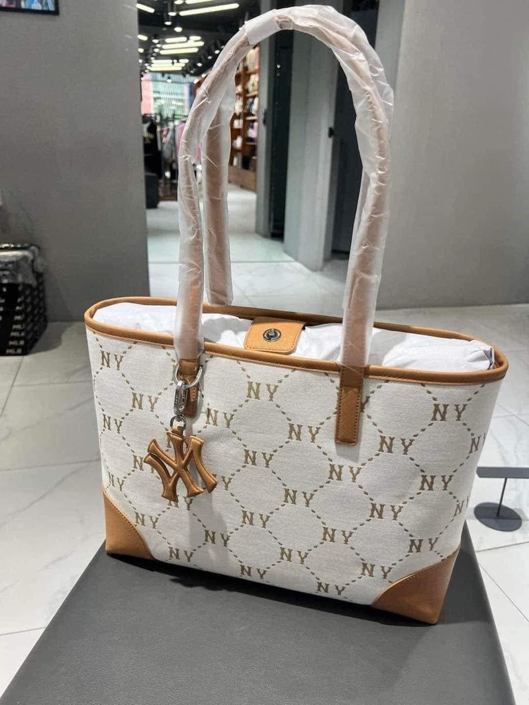 Túi Tote MLB New York Yankees Diamond Monogram Jacquard Màu Kem