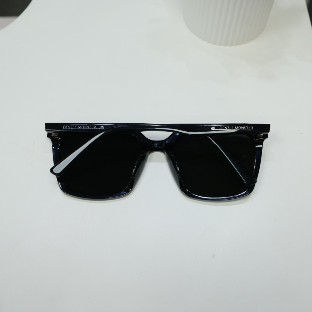 Kính Mát Gentle Monster Tega Màu Đen - Used