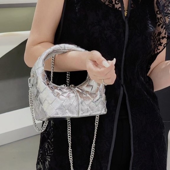 Túi Cầm Tay Bottega Veneta Woven Leather Metalic Da Bò Size 21cm