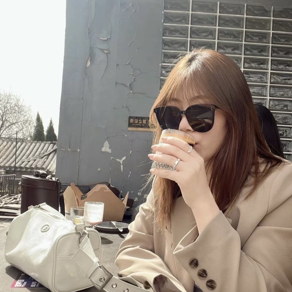 Kính Mát Gentle Monster Rosy Màu Đen