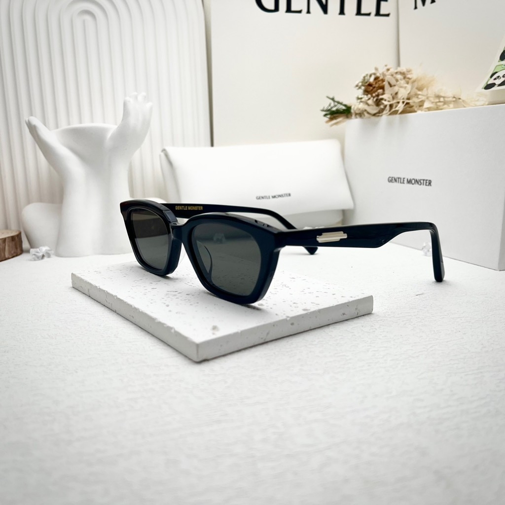 Kính Mát Gentle Monster Loti 01 Màu Đen