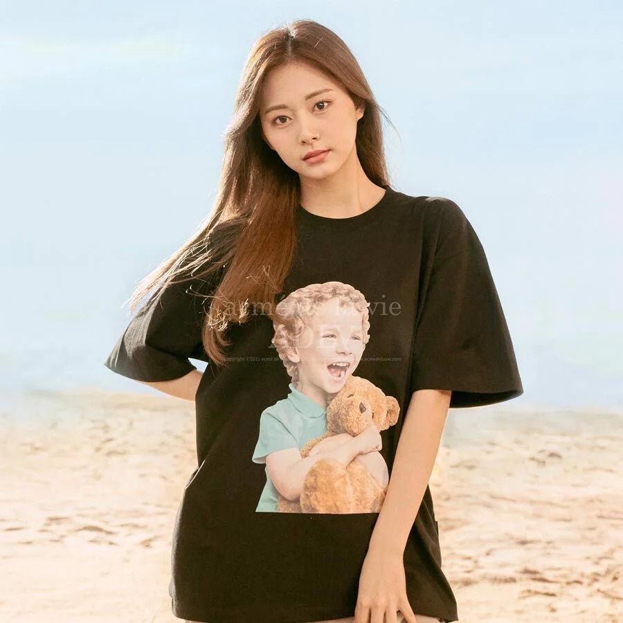 Áo Phông ADLV Baby Face Bé Ôm Gấu Màu Đen