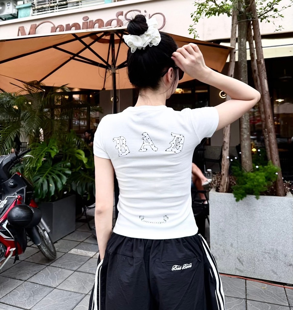 Áo Bad Blood chữ Bad chấm bi ss 2025