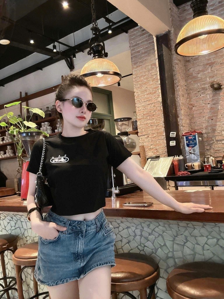 Áo Bad Blood chữ lưng ngang