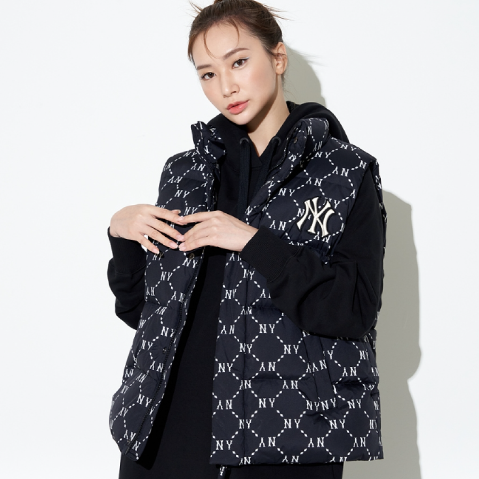 Áo Gile Phao MLB Monogram Logo NY 3ADVM2026-50BKS Màu Đen