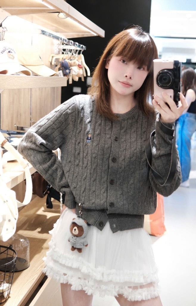 Áo len cadigan Whoau ss 2025