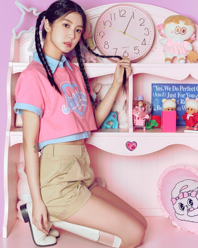 Áo Phông ADLV Croptop Tim Màu Hồng