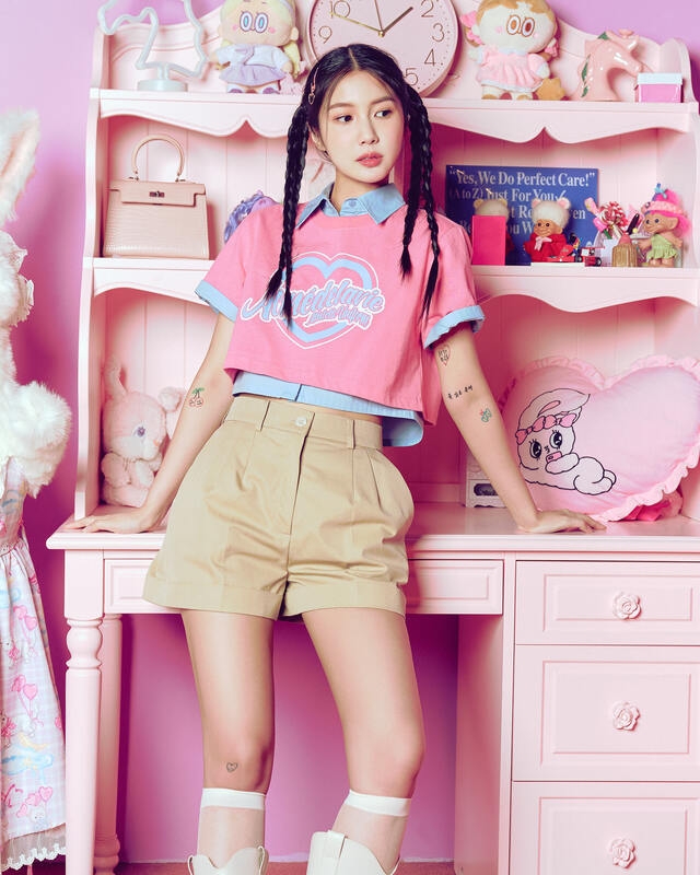 Áo Phông ADLV Croptop Tim Màu Hồng