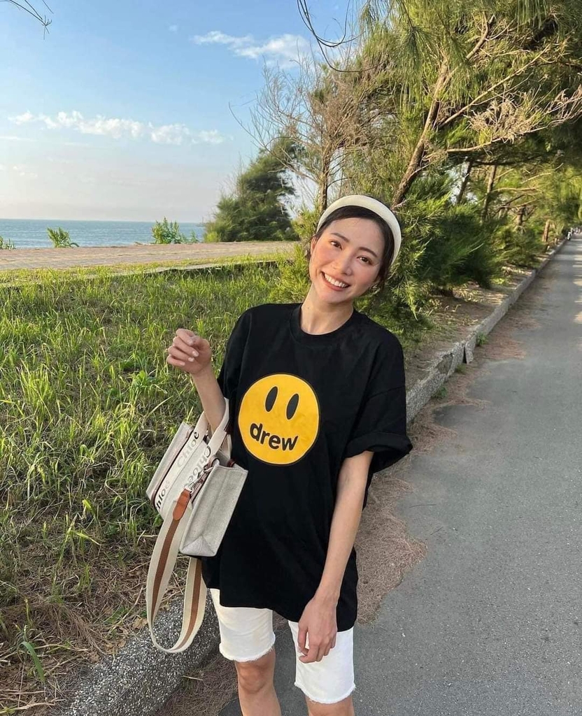 Áo Phông Drew House Smile Màu Đen