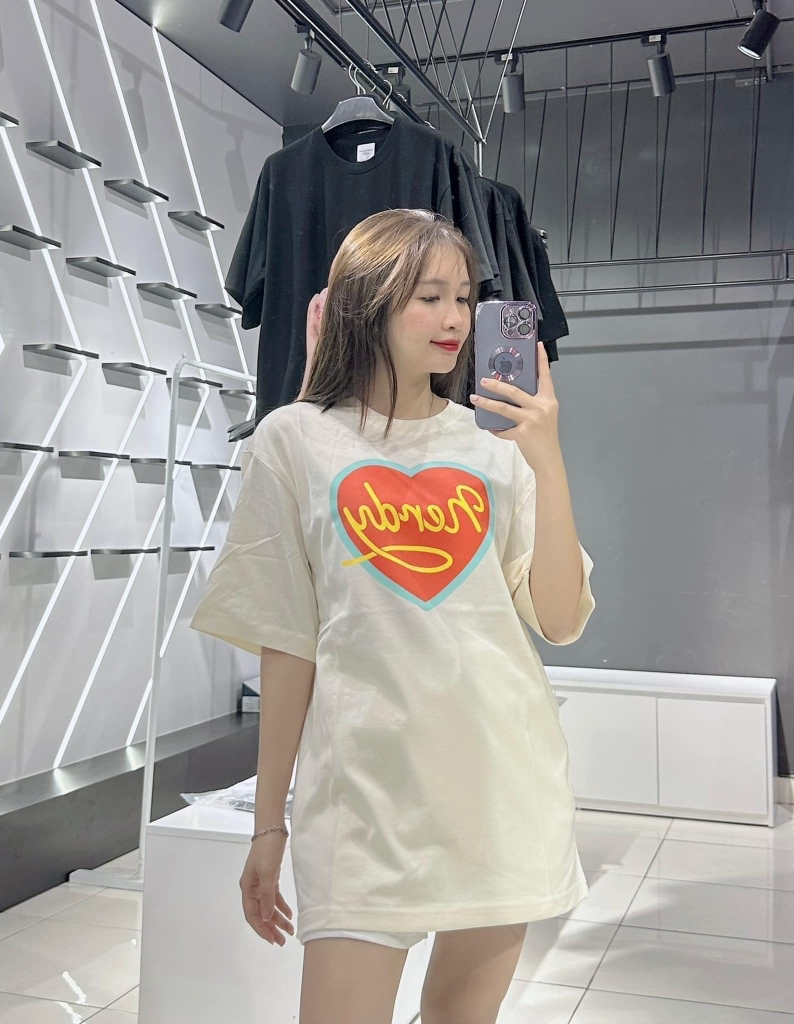 Áo Phông Nerdy Cursive Logo Heart Màu Kem
