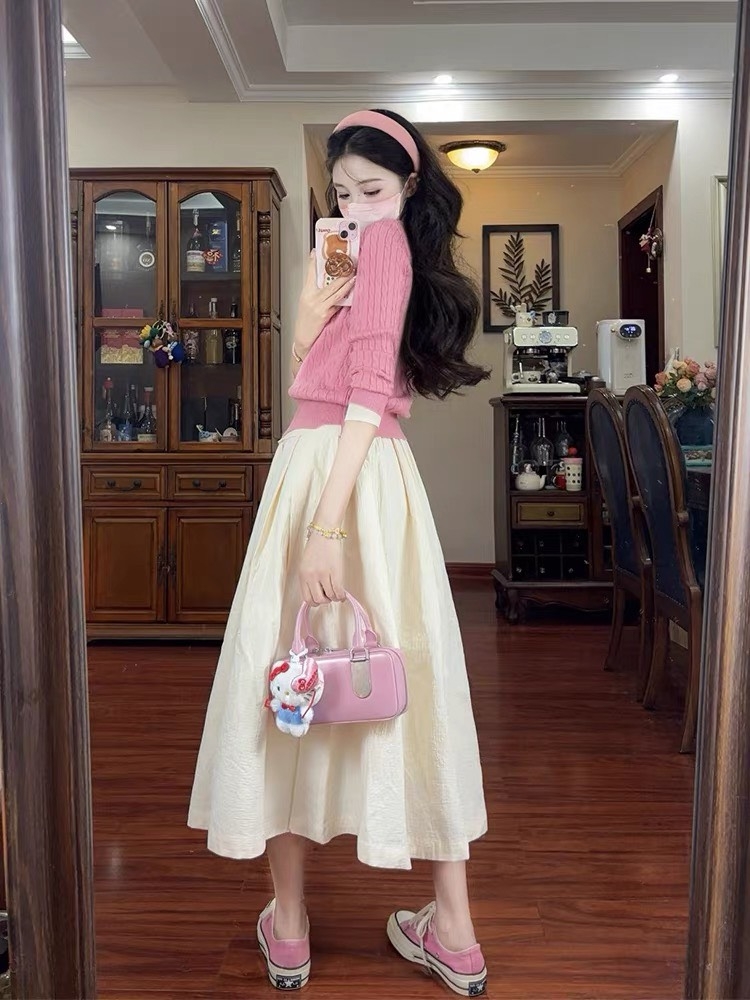 Bộ áo len dệt kim và chân váy xòe chữ A