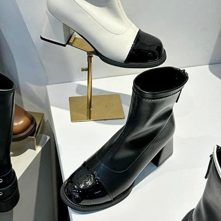 Boot Hàn Cổ Thấp Mũi Dập Hoa Màu Đen