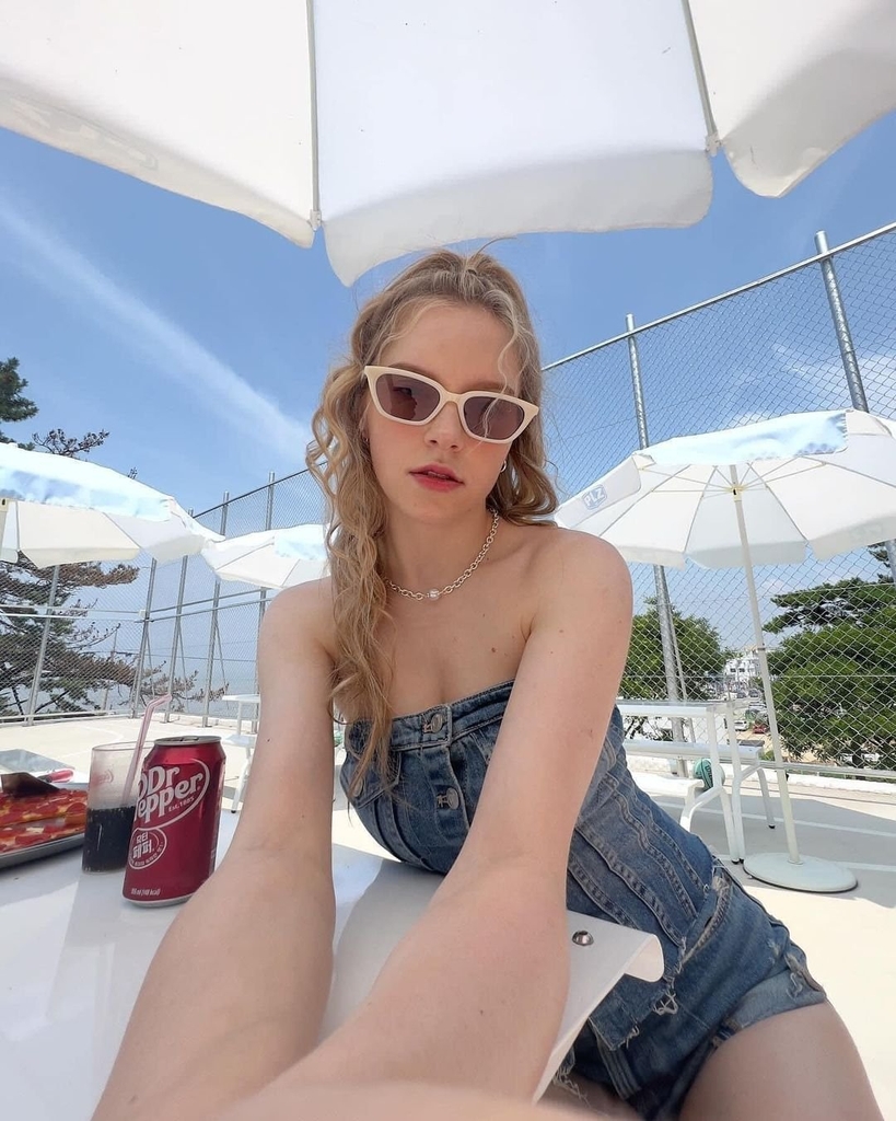 Kính Mát Mccoin Hàn Quốc Cos 03 Màu Kem