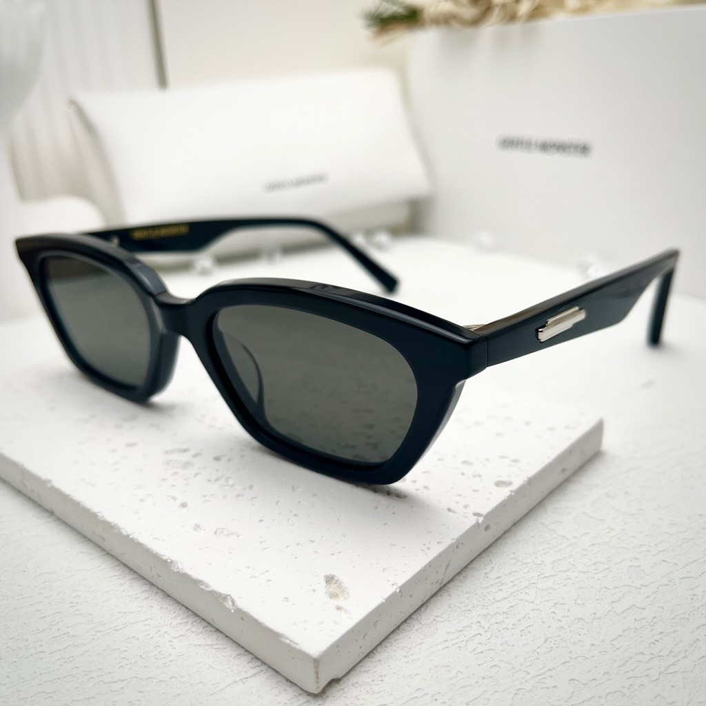 Kính Mát Gentle Monster Loti 01 Màu Đen