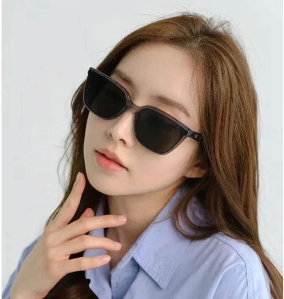 Kính Gentle Monster Tam KC1 Màu Đen Viền Xám