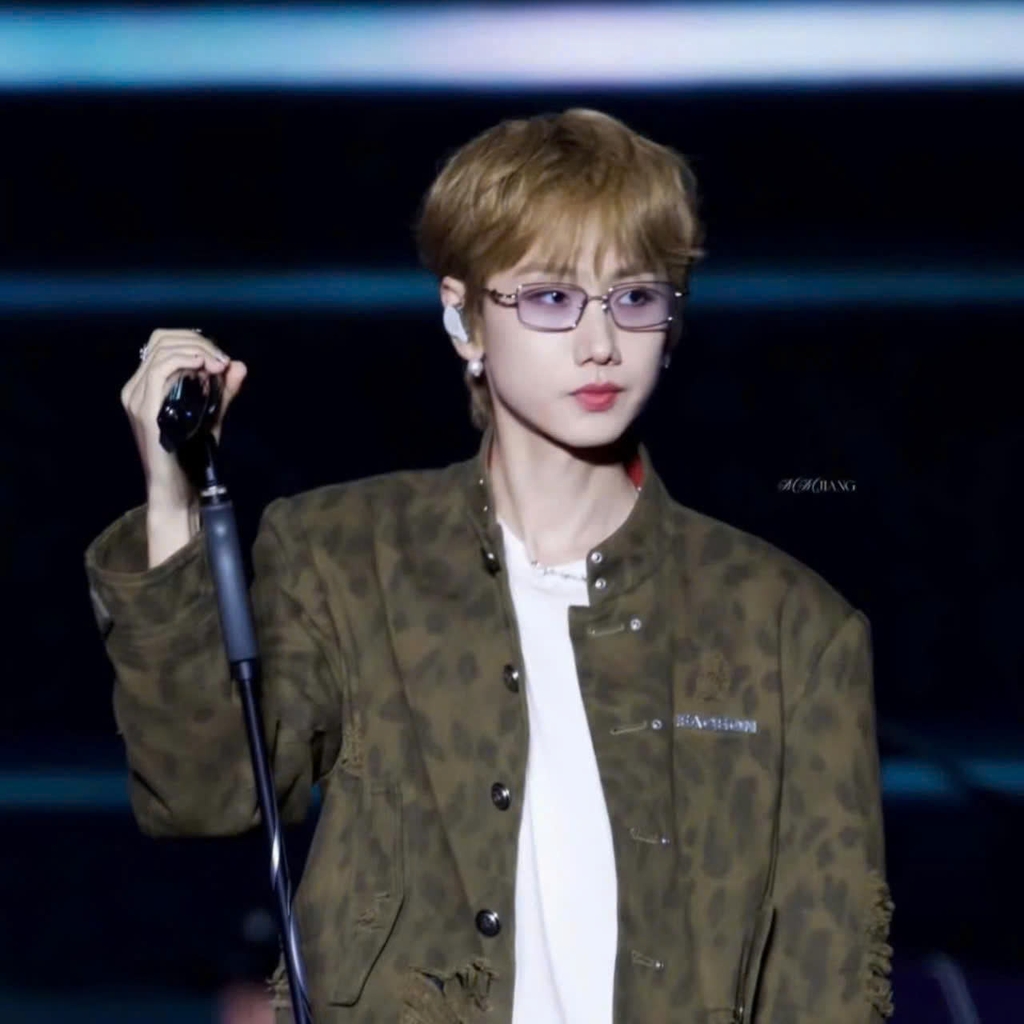 Kính Mát Gentle Monster Bold Atomic 02(B) Màu Xanh