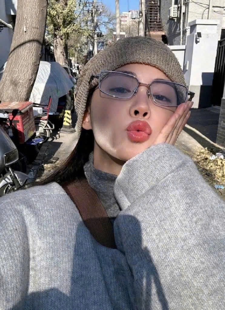 Kính Mát Gentle Monster Bold Atomic 02(B) Màu Xanh