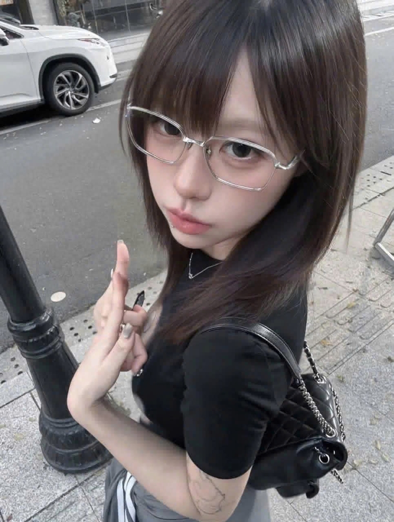 Kính Mát Gentle Monster Bold Atomic 02 Màu Bạc