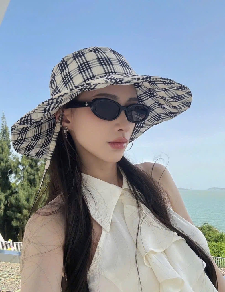 Kính Mát Gentle Monster Bold Bandoneon.S 01 Màu Đen